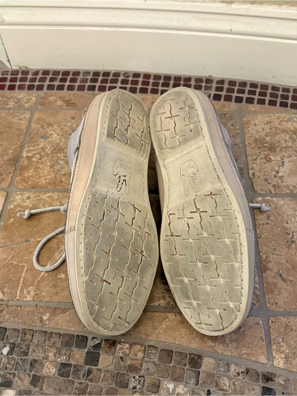 John Varvatos Men Light Gray Suede Redding Chukka Boots Size 8